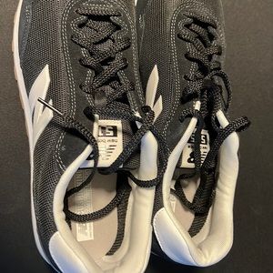 Brand New 515 New Balance Never worn. Size 13 are too big for me.